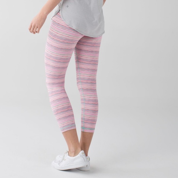 Lululemon Wunder Under Crop III *Luxtreme - Picture 2 of 8